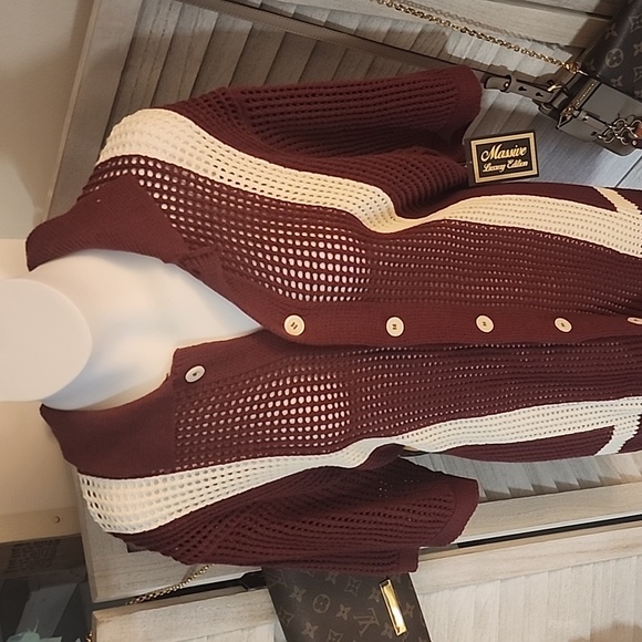 Massive luxury brand sweater NWT - Picture 2 of 5